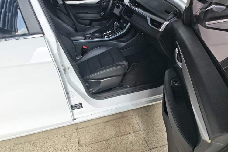 Used Geely Auto Emgrand 2020 1.5L CVT Upward Version Interior 4