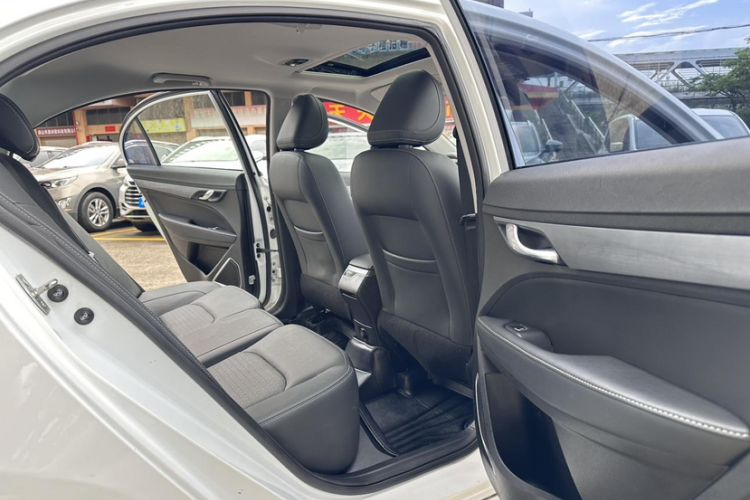 Used Geely Auto Emgrand 2020 1.5L CVT Upward Version Interior 5