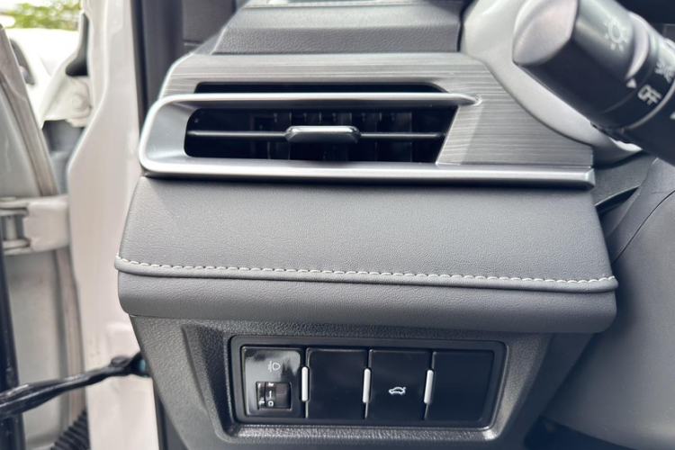 Used Geely Auto Emgrand 2020 1.5L CVT Upward Version Interior 9