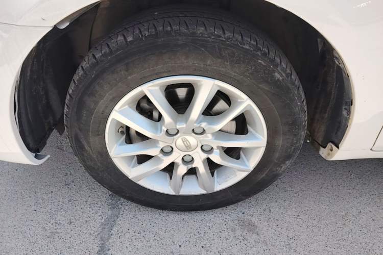 Used Geely Auto Emgrand 2020 1.5L Manual Comfort Version Left Front Wheel Hub