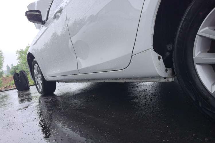 Used Geely Auto Emgrand 2020 1.5L Manual Comfort Version Left Side Sill