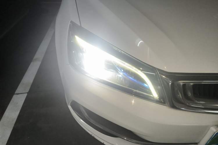 Used Geely Auto Emgrand 2020 1.5L CVT Upward Version Right Front Headlight