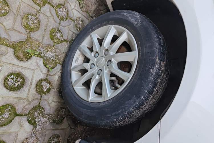 Used Geely Auto Emgrand 2020 1.5L Manual Luxury Model Right Front Wheel Hub