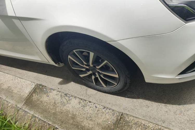 Used Geely Auto Emgrand 2020 1.5L Manual Upward Edition Right Front Wheel Hub