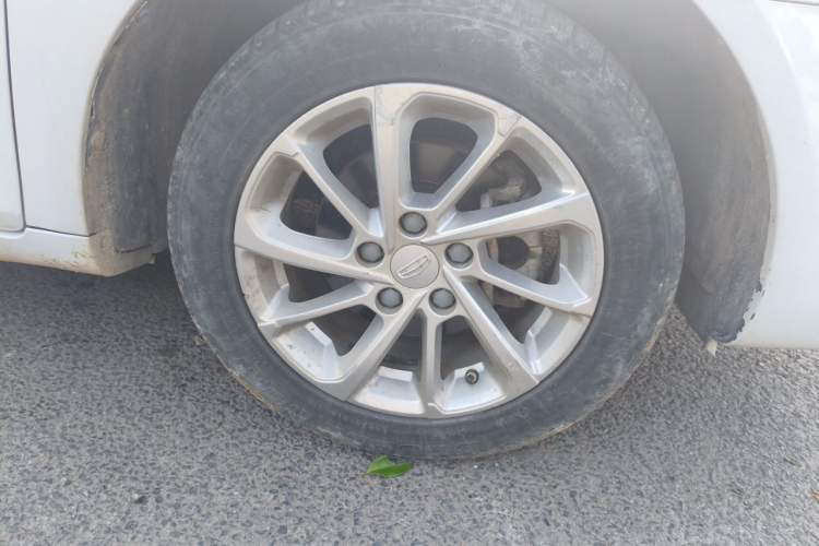 Used Geely Auto Emgrand 2020 1.5L Manual Upward Edition Right Front Wheel Hub