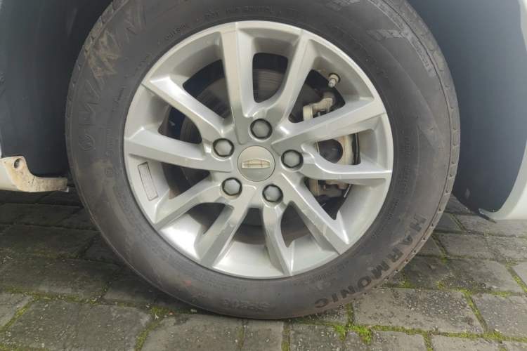 Used Geely Auto Emgrand 2020 1.5L Manual Luxury Model Right Front Wheel Hub