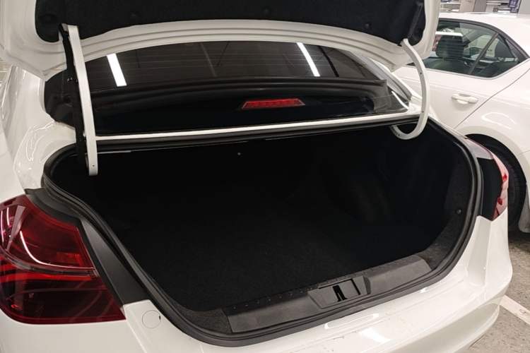 Used Geely Auto Emgrand 2020 1.5L CVT Upward Version Trunk