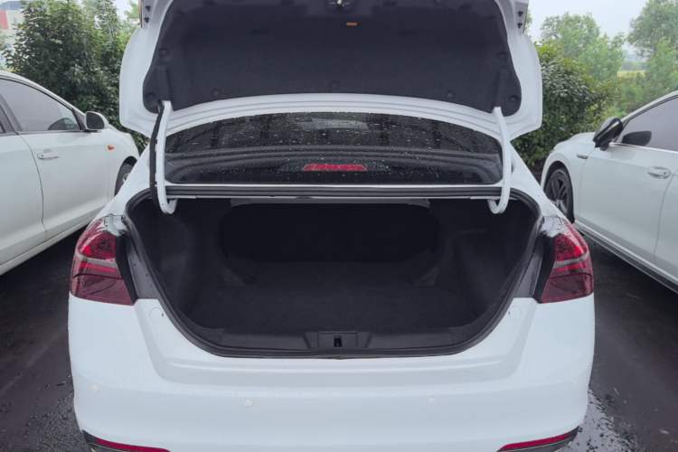 Used Geely Auto Emgrand 2020 1.5L Manual Comfort Version Trunk