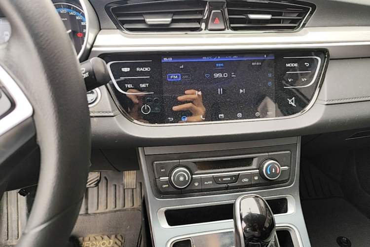 Used Geely Auto Emgrand 2020 1.5L CVT Luxury Model Audio And AC Panel