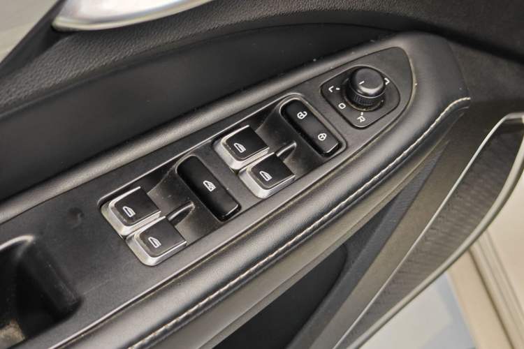 Used Geely Auto Emgrand 2020 1.5L Manual Upward Edition Interior 8