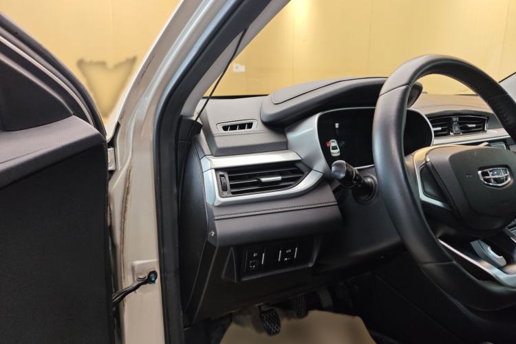 Used Geely Auto Emgrand 2020 1.5L Manual Upward Edition Interior 9