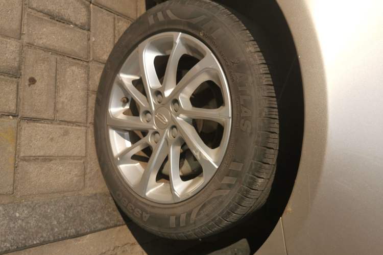 Used Geely Auto Emgrand 2020 1.5L Manual Luxury Model Right Front Wheel Hub