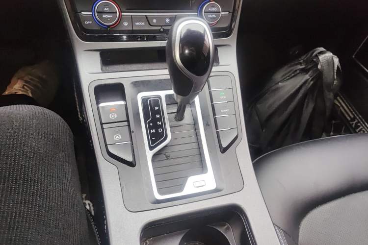 Used Geely Auto Emgrand 2021 UP 1.5L CVT Advanced Edition Gear Lever