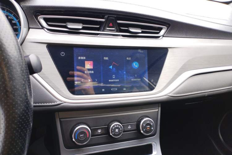 Used Geely Auto Emgrand 2021 UP 1.5L Manual Comfort Model Audio And AC Panel