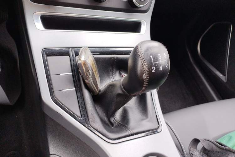 Used Geely Auto Emgrand 2021 UP 1.5L Manual Comfort Model Gear Lever