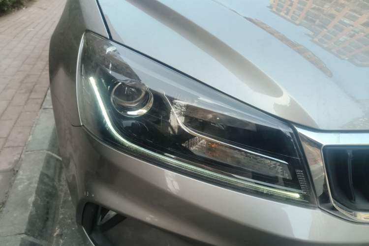 Used Geely Auto Emgrand 2021 UP 1.5L CVT Luxury Model Right Front Headlight