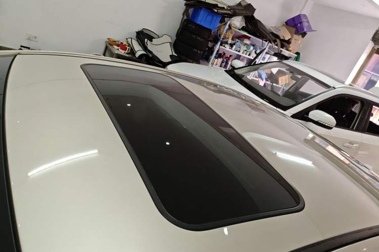 Used Geely Auto Emgrand 2021 UP 1.5L Manual Luxury Model Roof