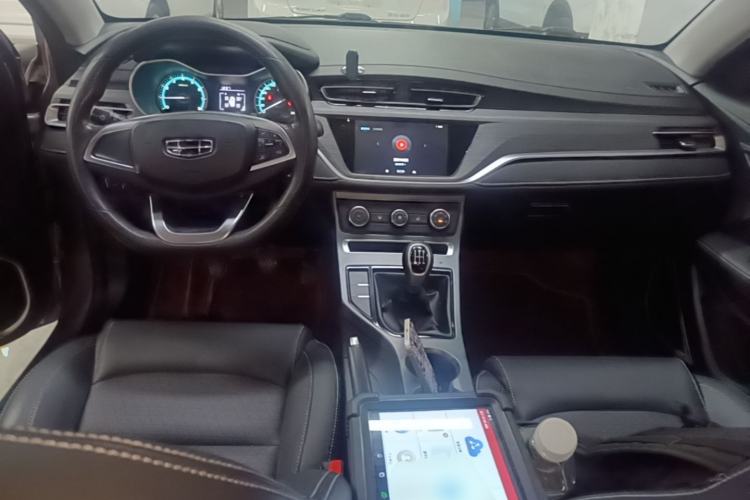 Used Geely Auto Emgrand 2021 UP 1.5L Manual Comfort Model Center Console
