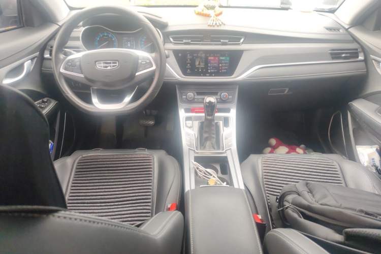 Used Geely Auto Emgrand 2021 UP 1.5L CVT Luxury Model Center Console