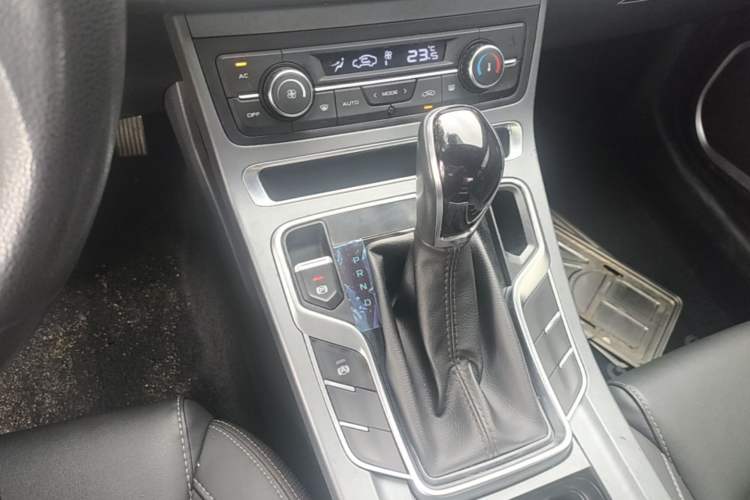 Used Geely Auto Emgrand 2021 UP 1.5L CVT Luxury Model Gear Lever