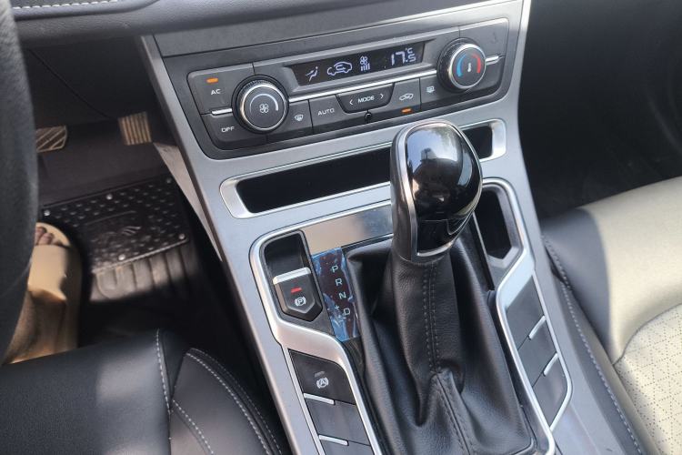 Used Geely Auto Emgrand 2021 UP 1.5L CVT Luxury Model Interior 3