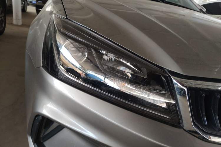 Used Geely Auto Emgrand 2021 UP 1.5L Manual Luxury Model Right Front Headlight