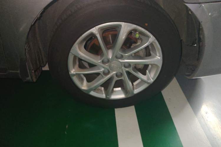 Used Geely Auto Emgrand 2021 UP 1.5L Manual Luxury Model Right Front Wheel Hub