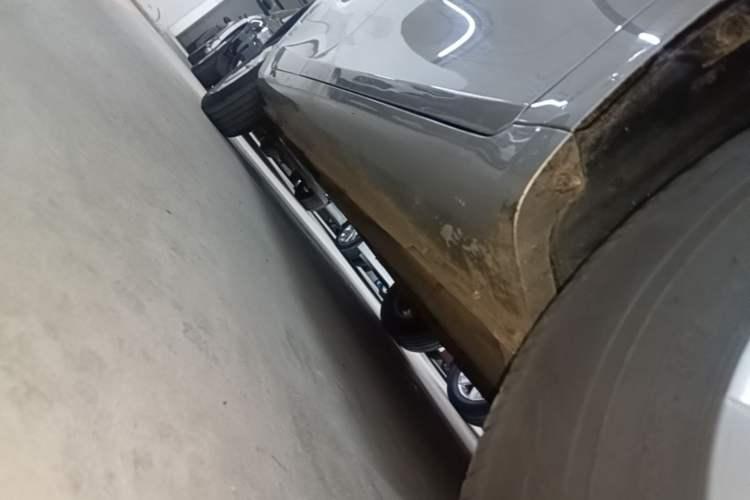Used Geely Auto Emgrand 2021 UP 1.5L Manual Comfort Model Right Side Sill