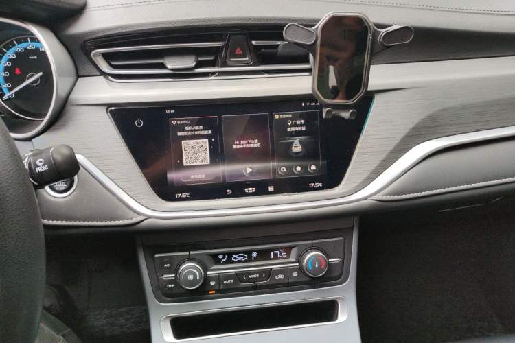 Used Geely Auto Emgrand 2021 UP 1.5L Manual Luxury Model Audio And AC Panel