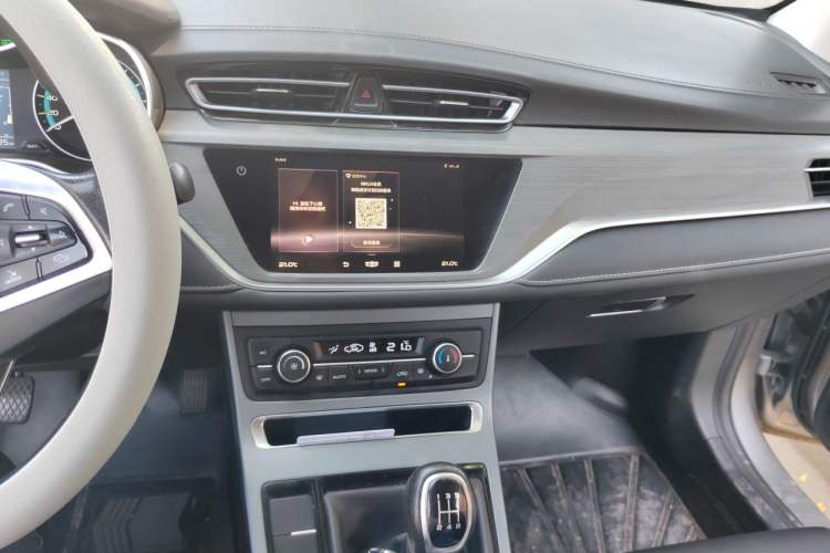 Used Geely Auto Emgrand 2021 UP 1.5L Manual Luxury Model Audio And AC Panel
