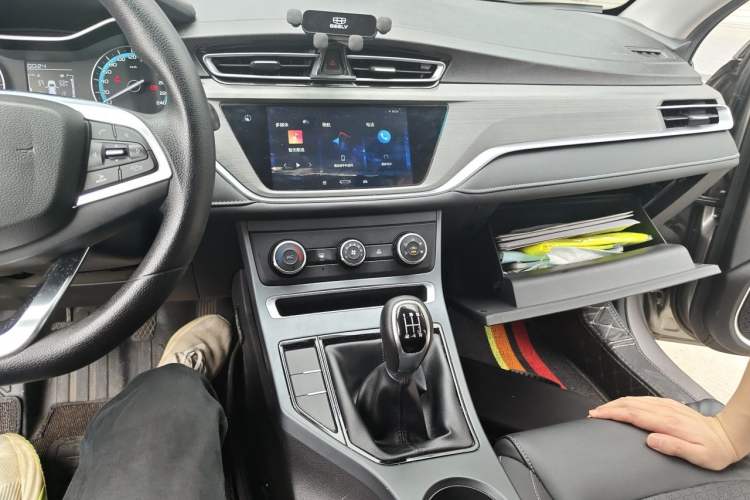 Used Geely Auto Emgrand 2021 UP 1.5L Manual Comfort Model Audio And AC Panel