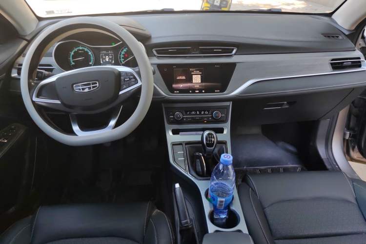 Used Geely Auto Emgrand 2021 UP 1.5L Manual Luxury Model Center Console