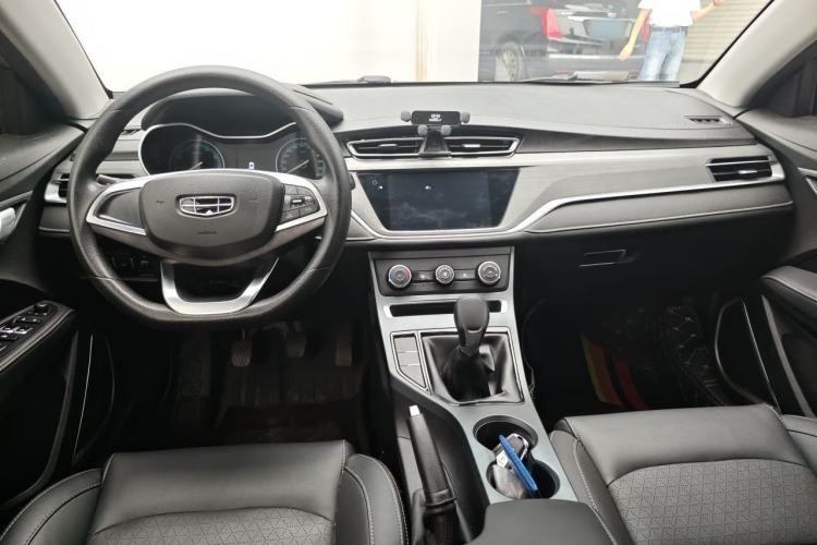 Used Geely Auto Emgrand 2021 UP 1.5L Manual Comfort Model Center Console