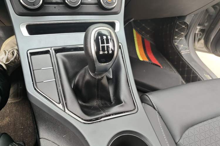 Used Geely Auto Emgrand 2021 UP 1.5L Manual Comfort Model Gear Lever
