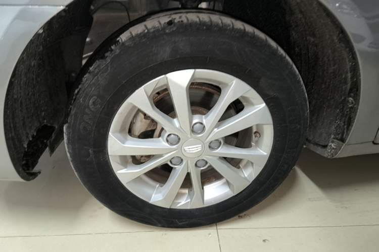 Used Geely Auto Emgrand 2021 UP 1.5L CVT Comfort Model Left Front Wheel Hub