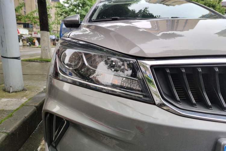 Used Geely Auto Emgrand 2021 UP 1.5L Manual Luxury Model Right Front Headlight