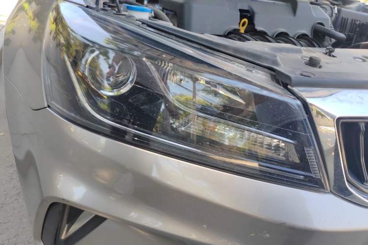 Used Geely Auto Emgrand 2021 UP 1.5L Manual Luxury Model Right Front Headlight