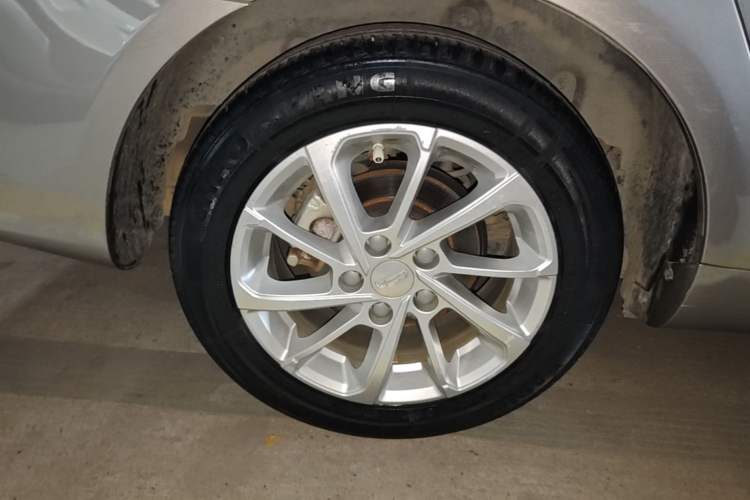Used Geely Auto Emgrand 2021 UP 1.5L CVT Luxury Model Right Rear Wheel Hub