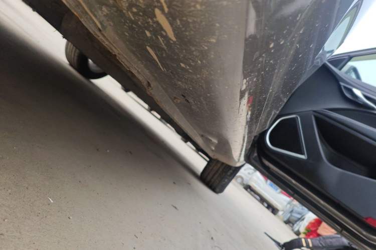 Used Geely Auto Emgrand 2021 UP 1.5L CVT Luxury Model Right Side Sill