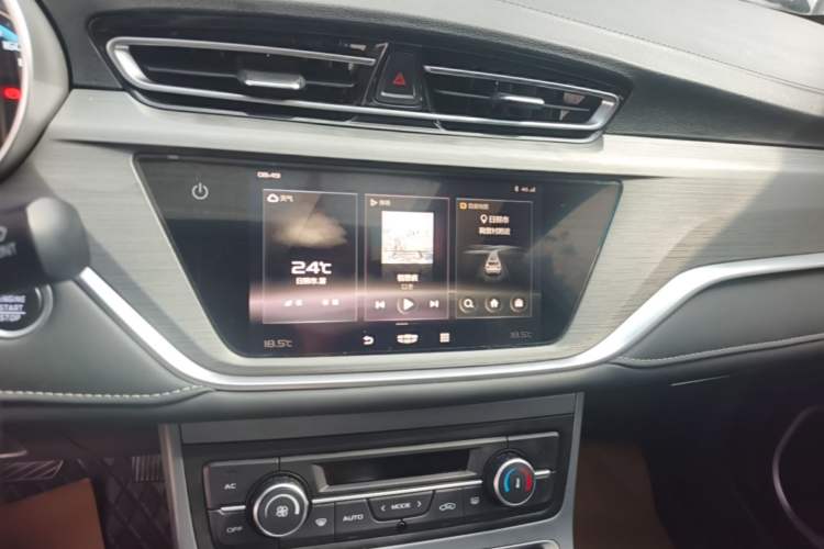 Used Geely Auto Emgrand 2021 UP 1.5L CVT Luxury Model Audio And AC Panel