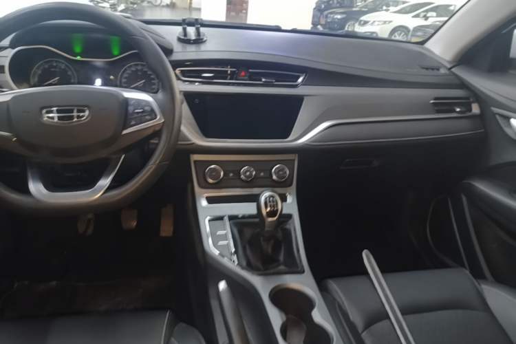 Used Geely Auto Emgrand 2021 UP 1.5L Manual Comfort Model Audio And AC Panel