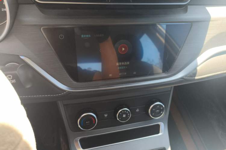 Used Geely Auto Emgrand 2021 UP 1.5L Manual Comfort Model Audio And AC Panel