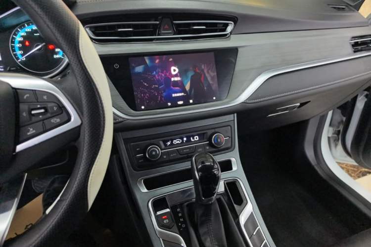 Used Geely Auto Emgrand 2021 UP 1.5L CVT Luxury Model Audio And AC Panel