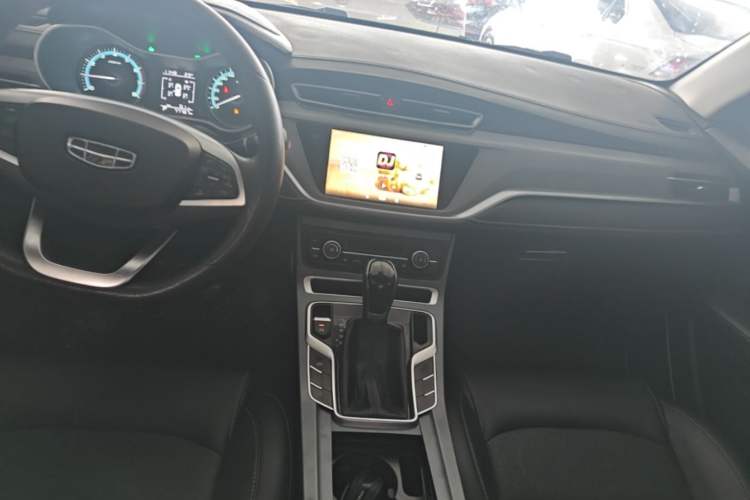 Used Geely Auto Emgrand 2021 UP 1.5L CVT Luxury Model Audio And AC Panel