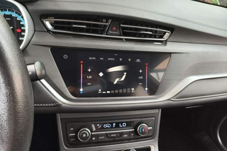 Used Geely Auto Emgrand 2021 UP 1.5L CVT Luxury Model Audio And AC Panel