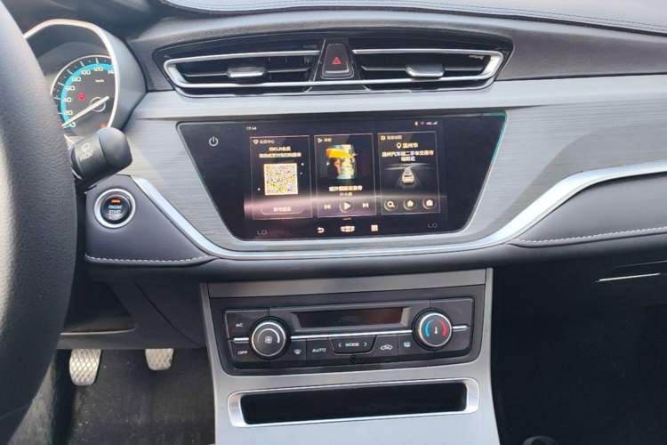 Used Geely Auto Emgrand 2021 UP 1.5L Manual Luxury Model Audio And AC Panel
