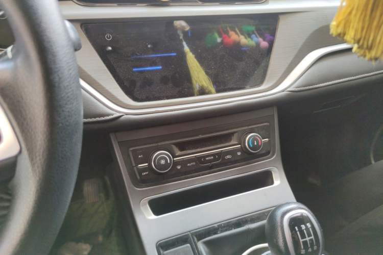 Used Geely Auto Emgrand 2021 UP 1.5L Manual Luxury Model Audio And AC Panel