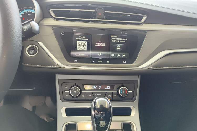 Used Geely Auto Emgrand 2021 UP 1.5L CVT Luxury Model Audio And AC Panel