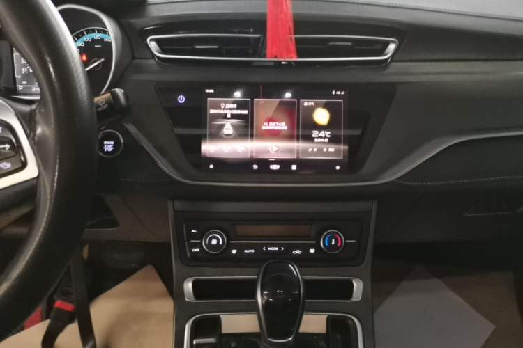 Used Geely Auto Emgrand 2021 UP 1.5L CVT Luxury Model Audio And AC Panel