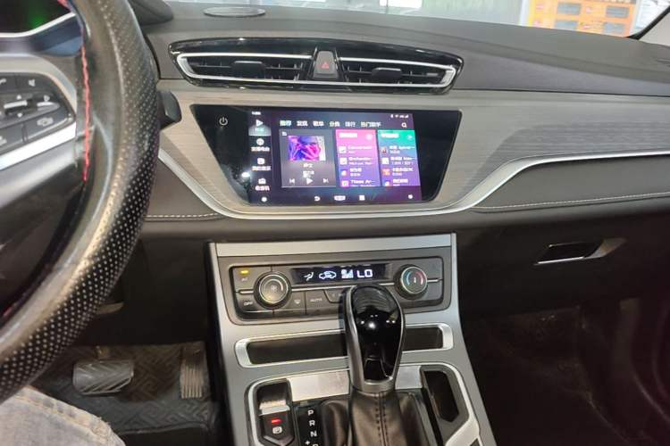 Used Geely Auto Emgrand 2021 UP 1.5L CVT Luxury Model Audio And AC Panel